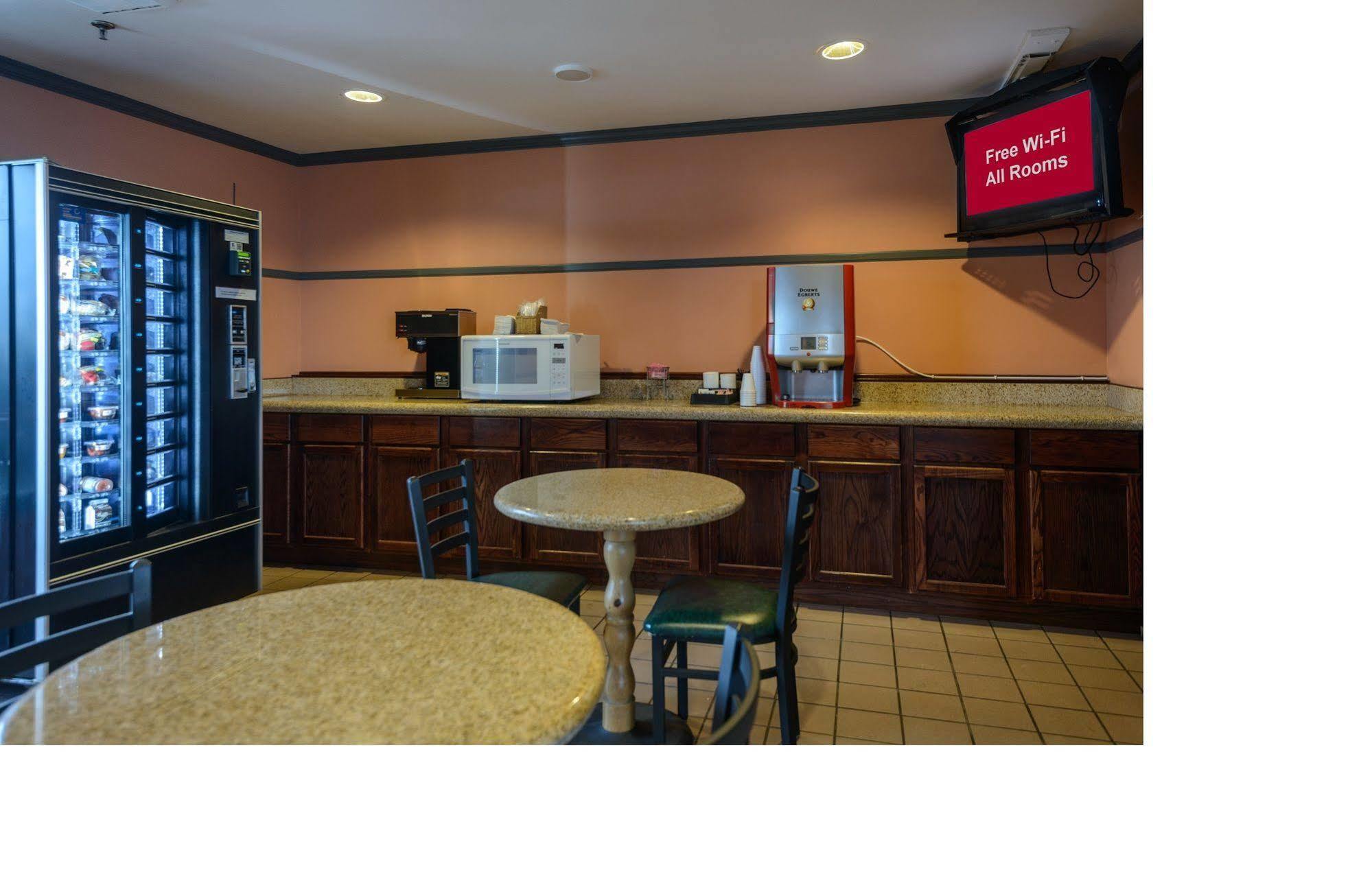 Red Roof Inn Fort Wayne Exterior photo
