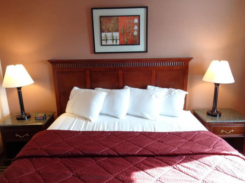 Red Roof Inn Fort Wayne Exterior photo